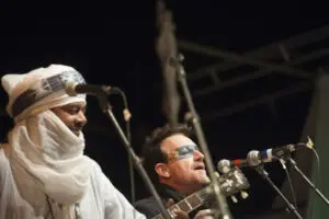 susana-millman-photo-of-tinariwen-bono-mali-timbuktu-2012