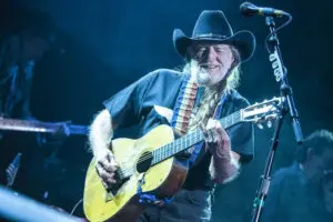 susana-millman-photo-of-willie-nelson-fillmore-SF-2007