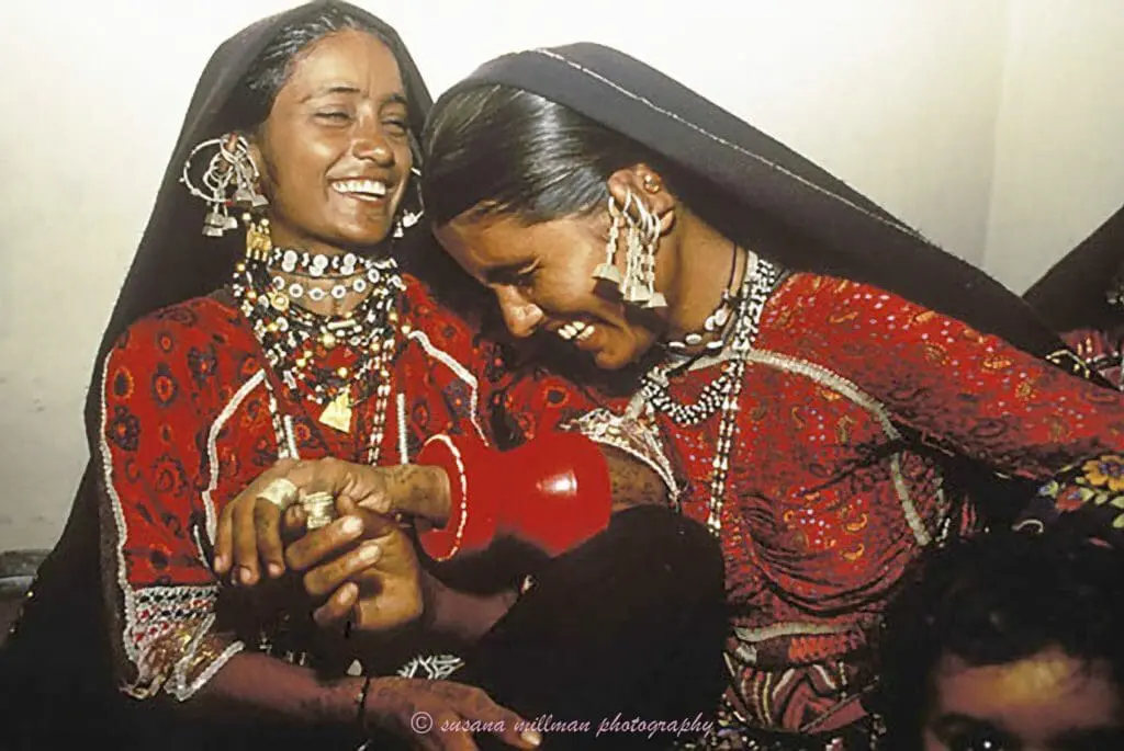 susana millman India tribal travel photo of rabari girls laughing before wedding ceremony Gujurat India