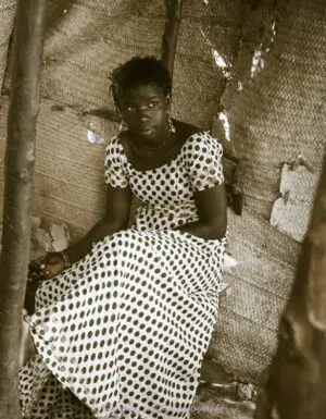 susana millman Mali travel photo of woman in market timbuktu
