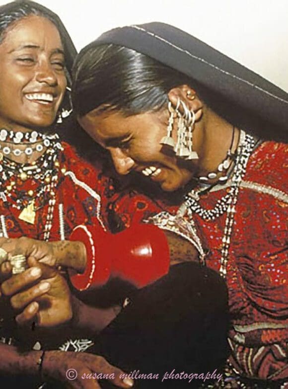 susana millman India tribal travel photo of rabari girls laughing before wedding ceremony Gujurat India