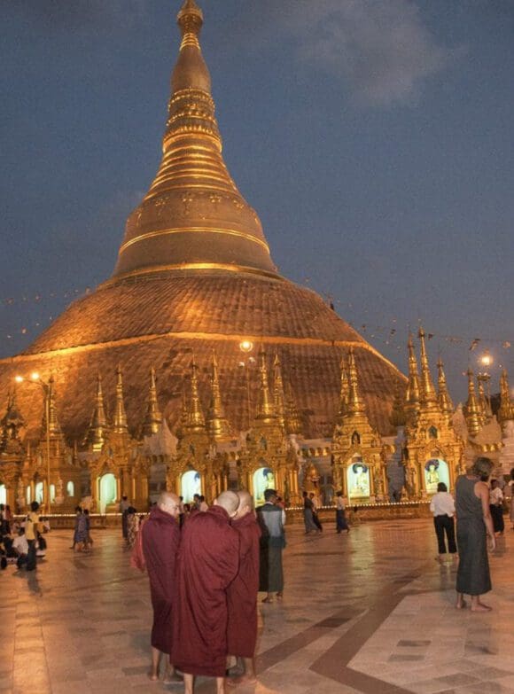 susana-millman-travel-photo-of-shwedagon-temple-yangon-myanmar